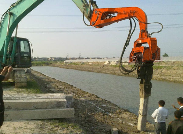 水泥樁挖掘機(jī)打樁機(jī)